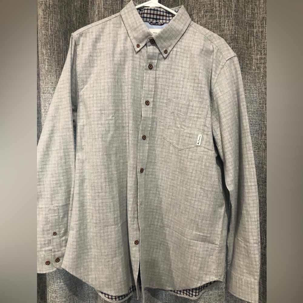 Men’s Ben Sherman 100% cotton button-up flannel shirt.